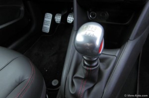 Peugeot 208 GTi intérieur - essai Vivre Auto