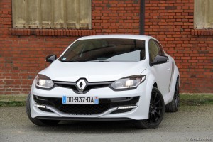 Renault Megane RS Trophy 275 - essai sur Vivre Auto