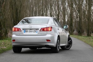 vivre-auto-lexus-is-200d-essai-03