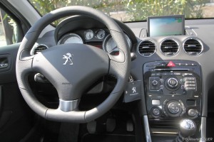 vivre-auto-peugeot-308-restylee-ehdi112-essai-07