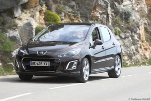 vivre-auto-peugeot-308-restylee-ehdi112-essai-13