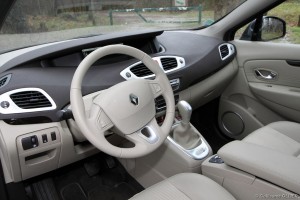 vivre-auto-renault-scenic-long-dci-110-edc-essai-01