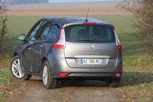 vivre-auto-renault-scenic-long-dci-110-edc-essai-16