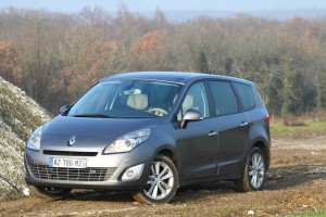 vivre-auto-renault-scenic-long-dci-110-edc-essai-19