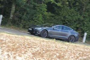 Tesla Model S P85D - Essai Vivre-Auto