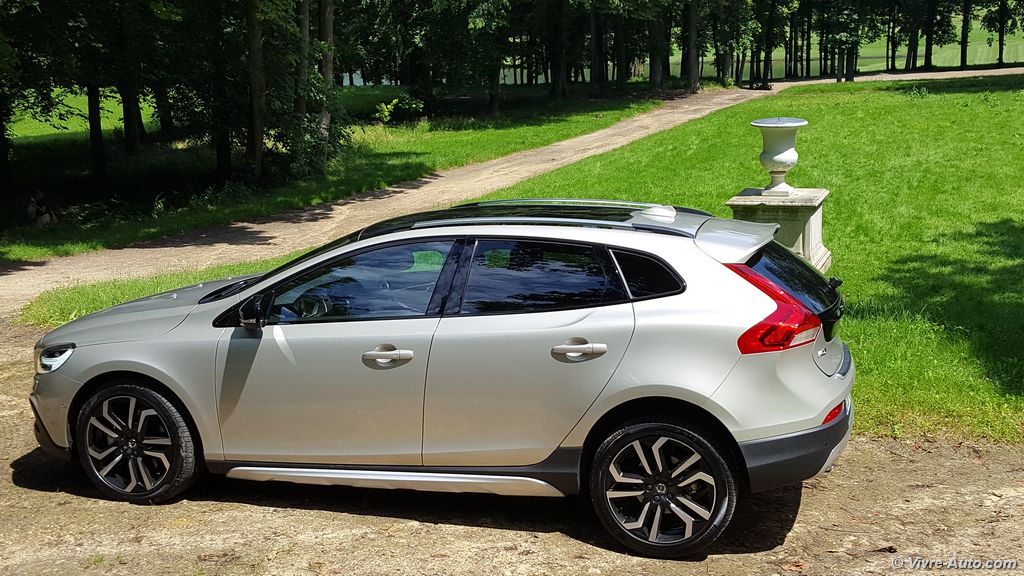 Volvo v40 2016